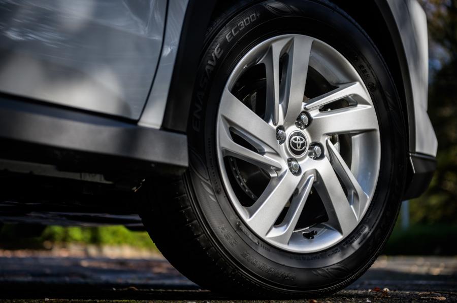 Колеса Toyota Raize Z 2019 года  (фото 18 из 18)
